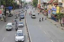 Ngày 6/4, Thủ đô Hà Nội và các tỉnh, thành miền Bắc duy trì hình thái ngày nắng, Nam Bộ chiều tối có mưa giông.