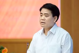 Sáng nay 10/12, ông Nguyễn Đức Chung tiếp tục đến toà để xét xử vụ án mua bán chế phẩm Redoxy-3C