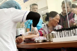 Xét nghiệm máu chẩn đoán ung thư có chính xác? Kỳ 1: Hốt hoảng vì ung thư hóa ra “mộng vối”