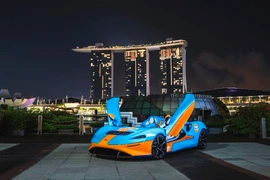Chiếc McLaren Elva khi ở Singapore.
