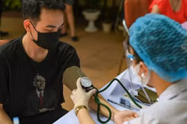 Bộ Y tế: Không cần đo huyết áp tất cả người tiêm vaccine Covid-19