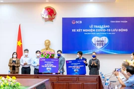 SCB tặng Bình Thuận xe xét nghiệm lưu động