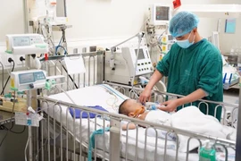 Đắp lá cây chữa mụn, bé trai ở Thanh Hóa phải cắt bỏ tinh hoàn