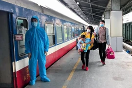 Một số hành khách do chưa đáp ứng được những yêu cầu về phòng dịch Covid-19 nên không được lên tàu.