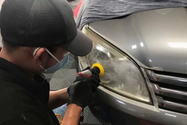 Cách vệ sinh đèn pha ô tô sạch ngay tại nhà trong mùa dịch