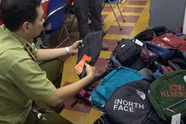 "Hàng hiệu giá 50.000 đồng" được bày bán nhan nhản tại chợ An Đông