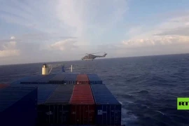 Cận cảnh quân đội Đức ngăn chặn và lục soát một tàu vận tải Thổ Nhĩ Kỳ ngoài khơi Libya