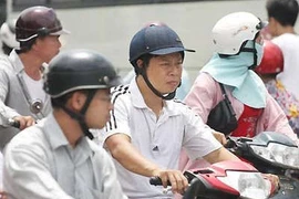 Nhiễm nấm da vì lười vệ sinh mũ bảo hiểm