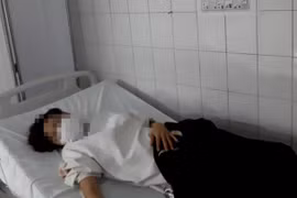 Buộc thôi việc cô giáo uống thuốc tự tử trước mặt hiệu trưởng