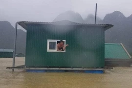  Nhà cơ động cho bà con vùng lũ