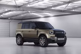 Land Rover trình làng Defender 130 mới chở tới 8 người lớn 