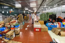 Cận cảnh kho hàng lậu rộng hơn 10.000m2 chuyên livestream bán hàng trên Facebook