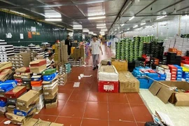 Cận cảnh kho hàng lậu rộng hơn 10.000m2 chuyên livestream bán hàng trên Facebook