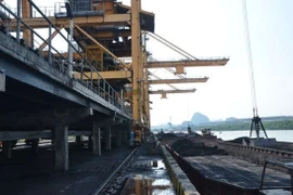 EVN xin tăng chi phí mua điện vì TKV tăng giá bán than