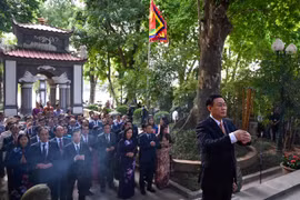 Tưởng nhớ Chủ tịch Hồ Chí Minh, các vị liệt tổ, liệt tông, các anh hùng liệt sĩ