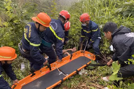 Nam thanh niên gặp nạn ở đèo Hải Vân, nằm suốt 3 tiếng dưới vực sâu 30m