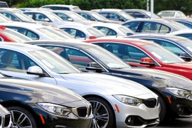 Ô tô nhập khẩu tháng 8 giảm mạnh