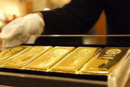 Giá vàng rung lắc, giảm sâu nhất kể từ năm 1983