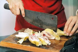 Viêm đường tiết niệu khi ăn thịt gia cầm chưa chín