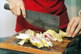 Viêm đường tiết niệu khi ăn thịt gia cầm chưa chín