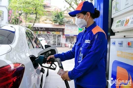 Giá xăng có khả năng giảm mạnh trong kỳ điều hành tới. Ảnh: Tuấn Anh