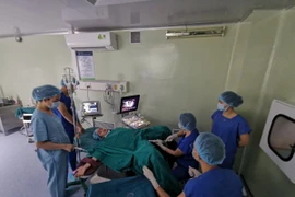 Miễn phí chẩn đoán di truyền tiền làm tổ và thụ tinh ống nghiệm