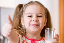 Tích cực uống sữa tăng chiều cao 