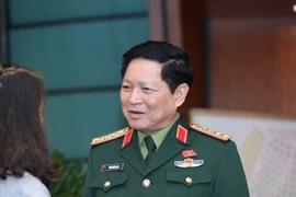 Bộ trưởng Quốc phòng: Sẽ bố trí việc làm cho con em các chiến sĩ hi sinh