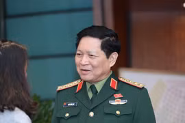 Bộ trưởng Quốc phòng: Sẽ bố trí việc làm cho con em các chiến sĩ hi sinh