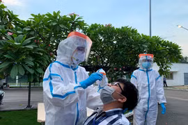 Chăm sóc da tay khi mang găng y tế