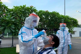 Chăm sóc da tay khi mang găng y tế