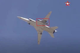 Máy bay ném bom tầm xa Tu-22M3 thực hiện bay huấn luyện trên Địa Trung Hải