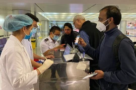 Truy tìm du khách Anh đi chuyến bay với 'bệnh nhân 17'