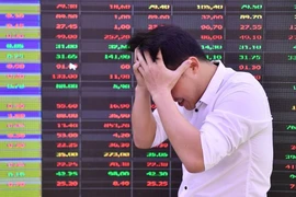 Bảng giá chứng khoán lại 'đơ' 2 tiếng