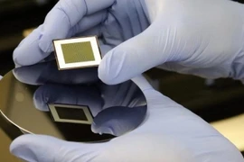 Pin mặt trời 2 mặt tăng gấp đôi hiệu quả