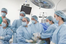 Cắt dải xơ buồng ối tránh dị tật cho thai nhi