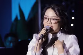 Phương Mỹ Chi hát 'Người tình mùa đông' bằng 5 thứ tiếng