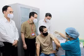 Lo thiếu tình nguyện viên thử nghiệm lâm sàng vắc-xin COVID-19