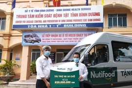 Quỹ Phát triển Tài năng Việt ủng hộ chi phí mua văcxin và tặng xe 16 chỗ phục vụ công tác phòng chống Covid-19