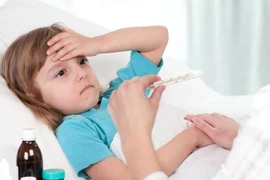 Cách chăm sóc trẻ tại nhà khi mắc bệnh sốt xuất huyết 