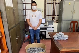 Đối tượng Hoàng Văn Tùng cùng tang vật vụ án.