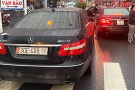 Một chủ xe Mercedes E300 không xuất trình được giấy tờ