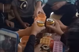 Cô giáo bị phạt 7,5 triệu đồng vì uống bia cùng học sinh