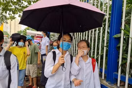 Trước kỳ thi vào lớp 10: Phụ huynh “ngồi trên lửa”