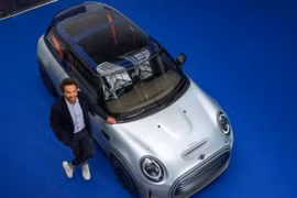 Cận cảnh MINI Cooper "độc nhất vô nhị" với mui xe trong suốt 