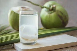 Uống nước dừa giảm cân
