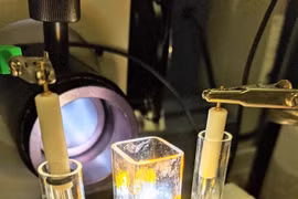 Phát hiện đột phá phân tách hydro từ nước