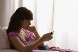 Vợ hờ hững với chồng, thích nói chuyện trong thế giới ảo