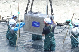 Hà Nội 'làm rõ' việc xả nước cuốn trôi thử nghiệm làm sạch sông Tô Lịch