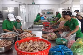 70% số vụ ngộ độc thực phẩm là do sử dụng suất ăn từ nơi khác chuyển đến